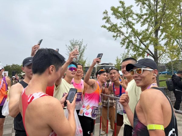 配配查 十年成就金标赛事，上海10公里精英赛完赛率高达99.74%